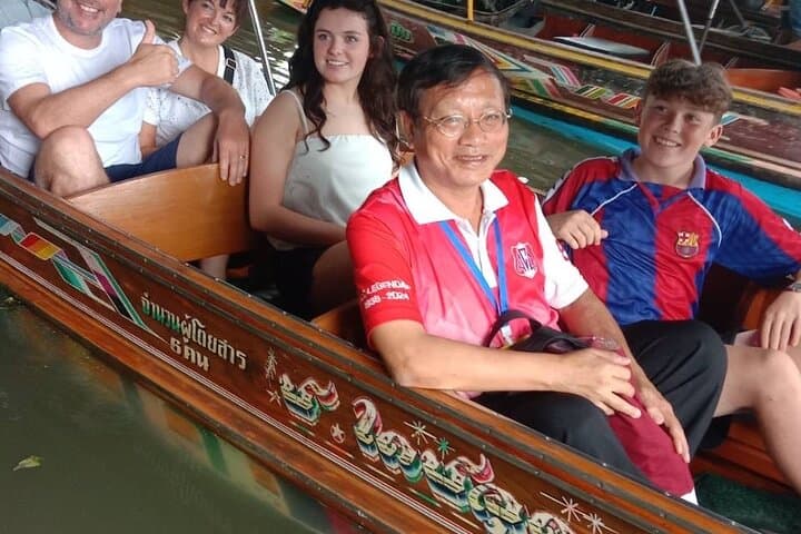 Bangkok Day Tour: Floating Market, Dragon Temple, Bubble Cafe & Chinatown photo 5