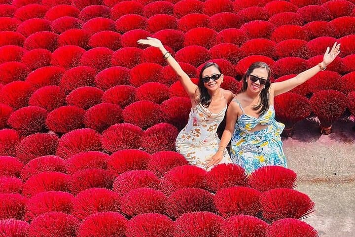 Hanoi Craft Villages Day Trip: Conical Hats, Lacquer Art & Incense Making photo 2
