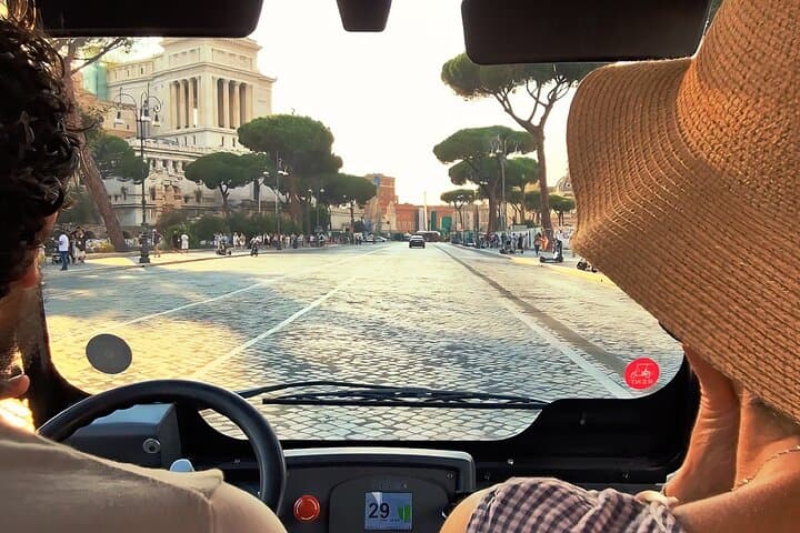 Rome Panoramic Golf Cart Tour: Private Guided Ride Through the Historic Center