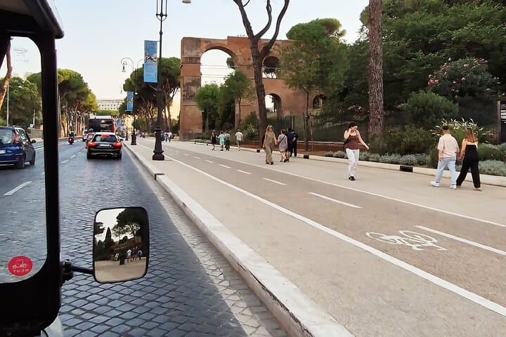 Rome Panoramic Golf Cart Tour: Private Guided Ride Through the Historic Center photo 6
