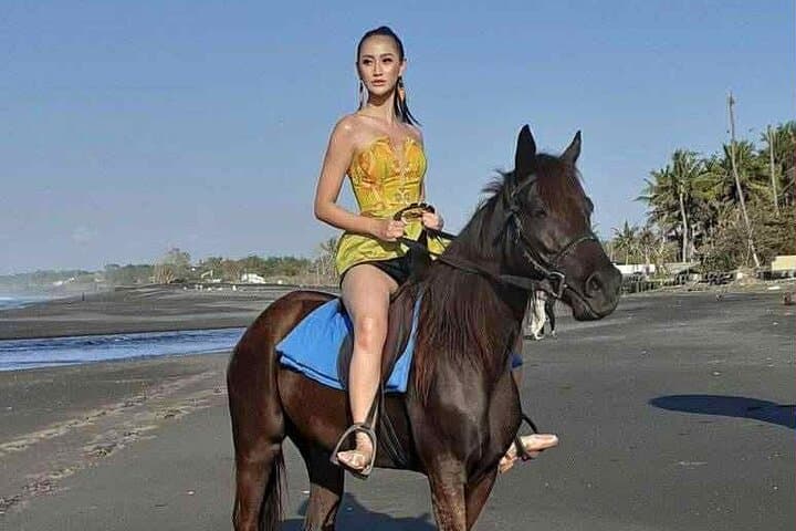 Private Horse Riding on Saba Beach, Bali — 1‑Hour Black‑Sand Beach Ride photo 4