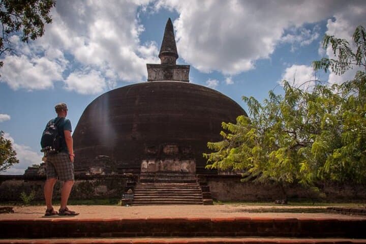 Private Sigiriya, Polonnaruwa and Dambulla Cave Temple Day Tour from Dambulla