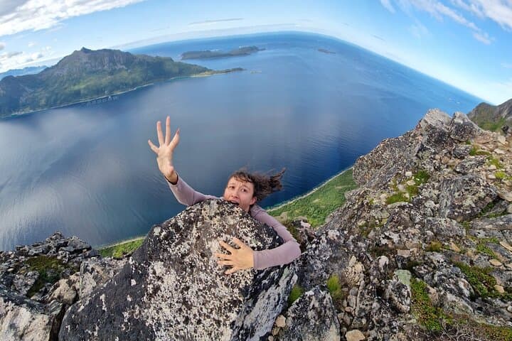 Whale Island Cliff Hike — Kvaløya's Brosmetinden Over the Arctic Ocean