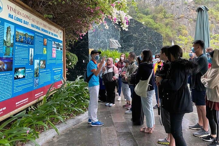 Halong Bay Day Cruise to Thien Cung Cave: Kayaking, Bamboo Boats & Floating Villages photo 4