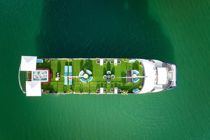 Halong Bay Luxury Day Cruise with Jacuzzi, Kayaking & Buffet Lunch