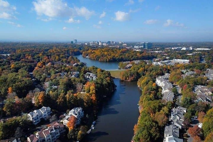 Reston App-Led Scavenger Hunt: Urban Puzzle Walk Around Lake Anne photo 2