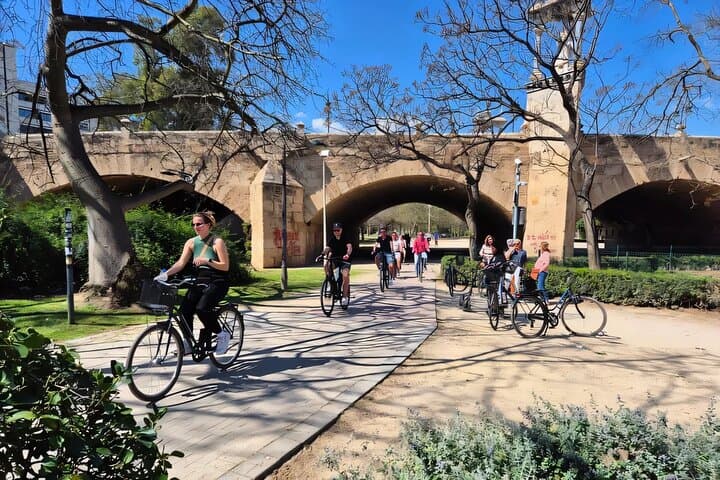 Glide Valencia: Half-Day Self-Guided Electric Bike Tour of City Sights photo 6