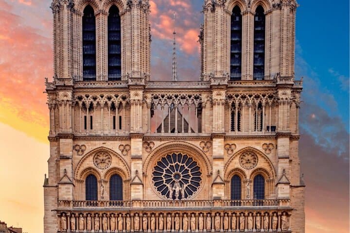 Notre-Dame-and-Île-de-la-Cité-guided-walking-tour-with-crypt-access