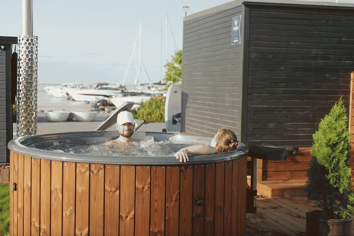 Tallinn eFoil Water Flight and Wellness Session photo 2