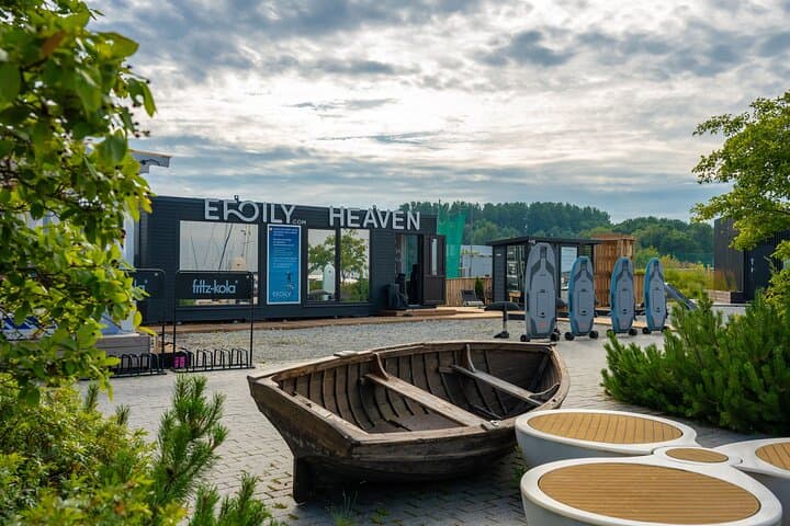 Tallinn eFoil Water Flight and Wellness Session photo 6