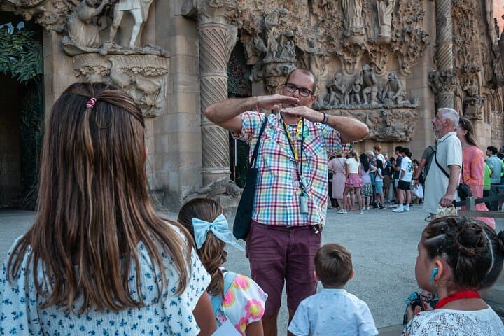 Sagrada Familia Family Tour: A 90-Minute Interactive Experience for Kids in Barcelona