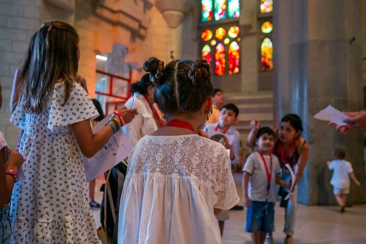 Sagrada Familia Family Tour: A 90-Minute Interactive Experience for Kids in Barcelona photo 3