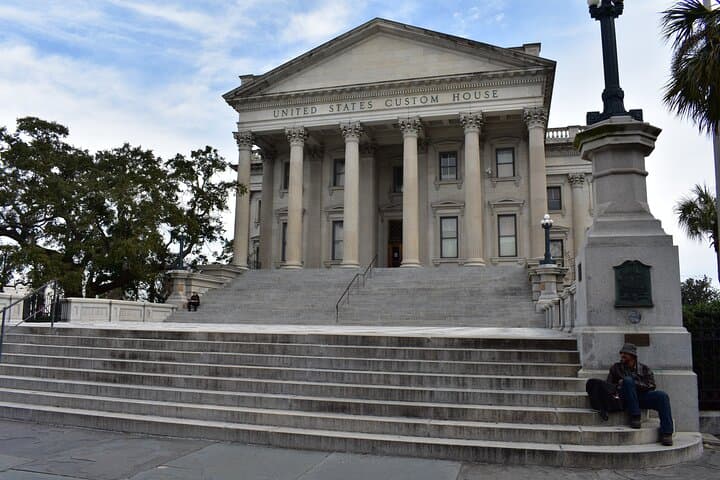 Charleston Perspective Walking Tour: 2-Hour Local History Walk Through Historic Downtown