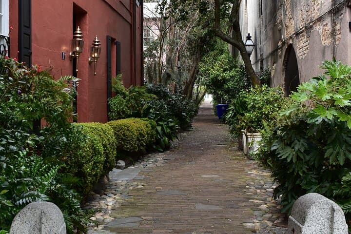 Charleston Perspective Walking Tour: 2-Hour Local History Walk Through Historic Downtown photo 2