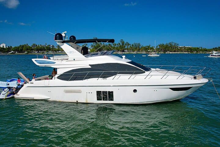 Miami Luxury Yacht Charter with Jetskis and Water Toys — 4-Hour Private Cruise photo 4