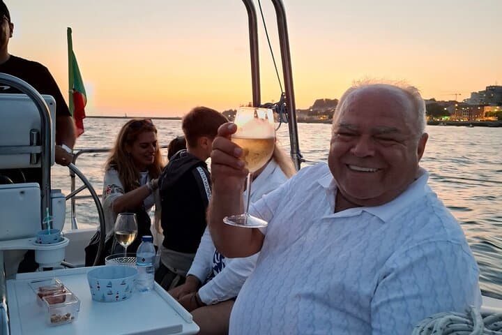 Sunset Douro River Sail on a Hunter 356 — Porto Boat Cruise photo 5