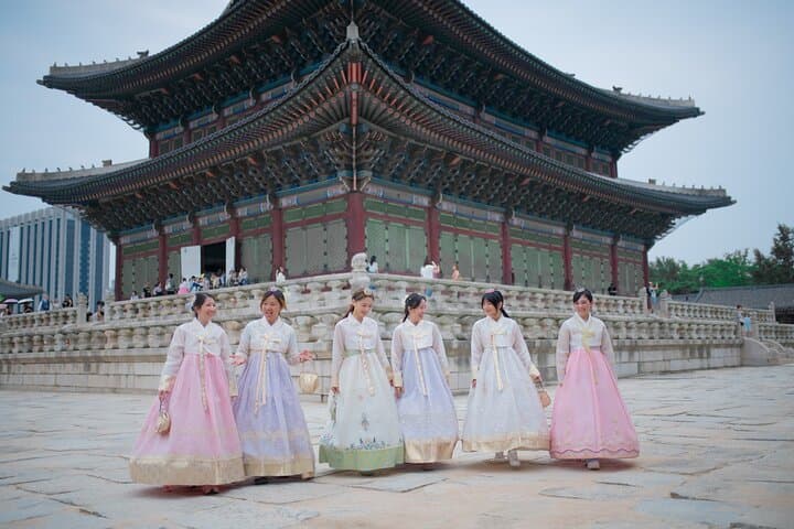 Hanbok Photoshoot at Gyeongbokgung: Private Professional Session in Seoul