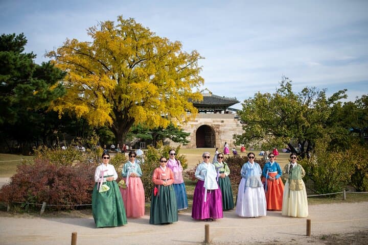 Hanbok Photoshoot at Gyeongbokgung: Private Professional Session in Seoul photo 2