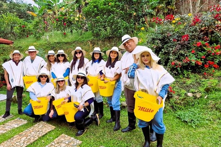 Medellín premium coffee tour — taste colombian coffee culture photo 3