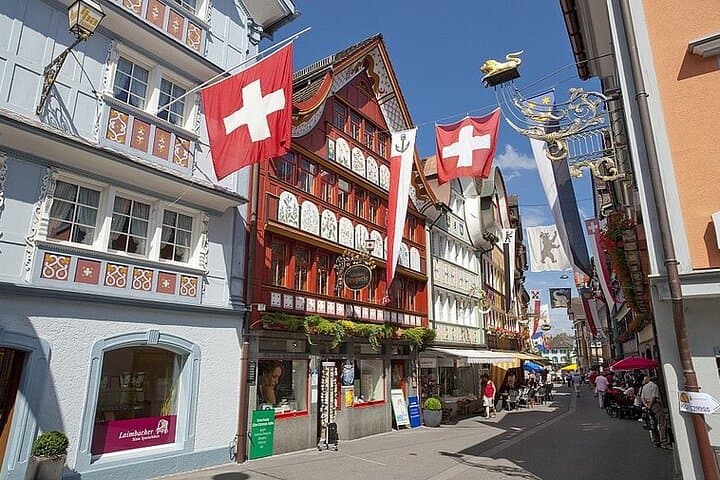 3 Days, 3 Regions: Zurich-Based Tour to Appenzell, Lucerne Peaks & Ticino photo 2