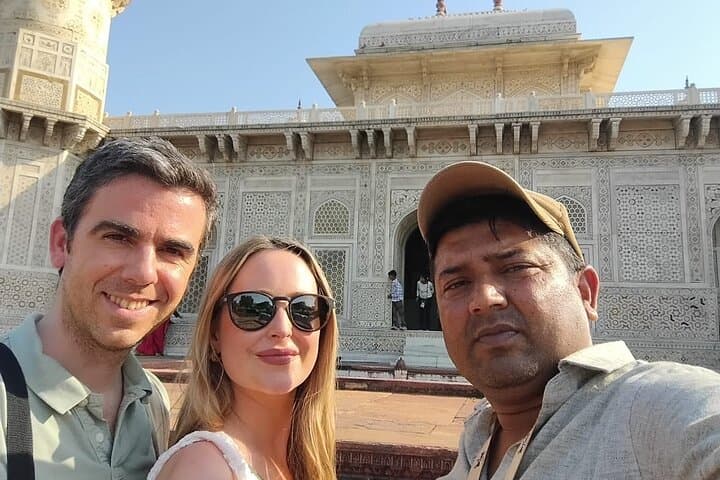 Private Day Trip from Delhi to the Taj Mahal: AC Sightseeing to Agra photo 1