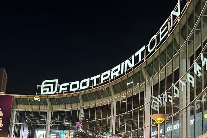 Phoenix Suns Game at Footprint Center: Live NBA Action in Downtown Phoenix photo 3