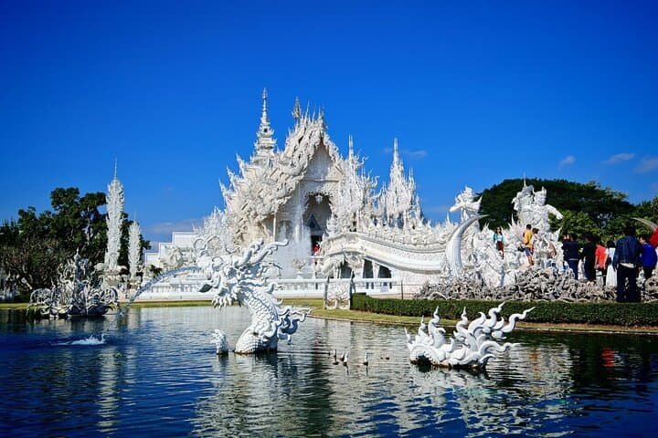 Private 3-Day Chiang Mai and Chiang Rai Highlights Tour: Sticky Waterfall, Elephant Sanctuary & White Temple