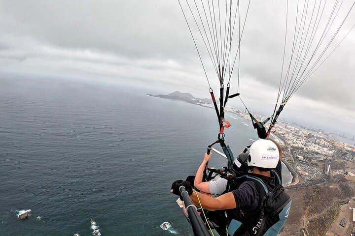 Tandem Paragliding Over Las Palmas and Playa de las Canteras photo 5