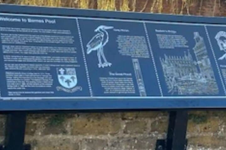 Self-Guided Eton Walking Tour: College, High Street & Riverside History photo 6