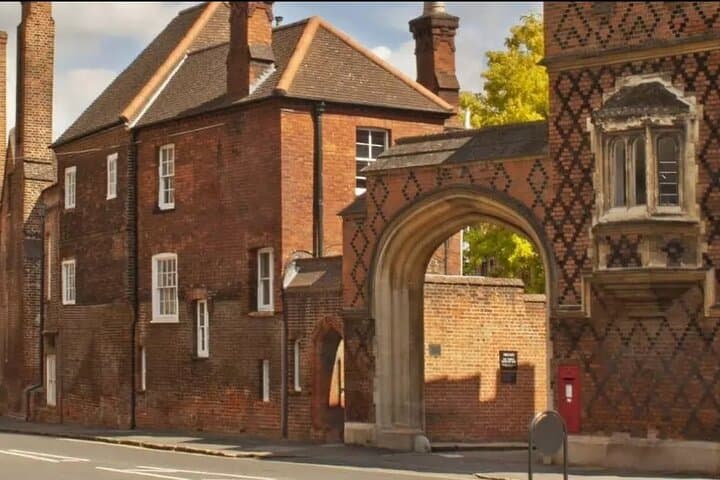 Self-Guided Eton Walking Tour: College, High Street & Riverside History photo 2