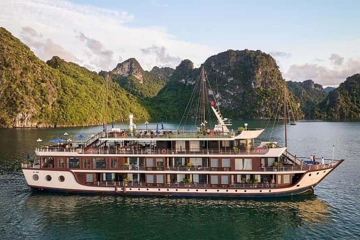 Halong Bay & Lan Ha Bay 2-Day Luxury Cruise with Balcony Cabin photo 4
