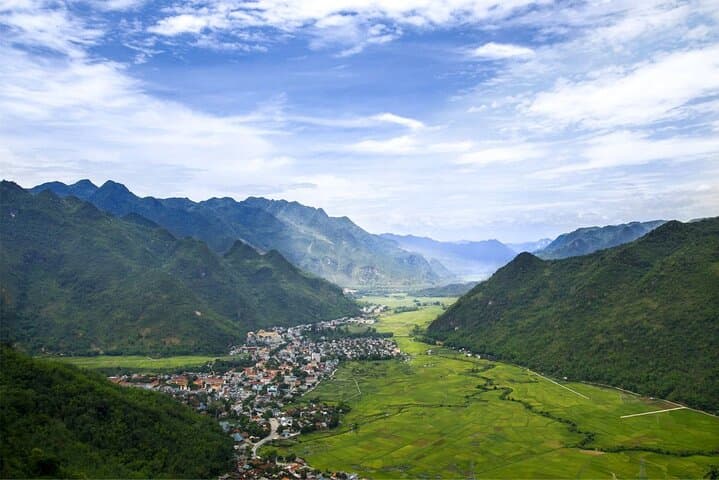 Mai Chau Day Tour from Hanoi: Bike Through Thai Villages & Thung Khe Pass photo 4