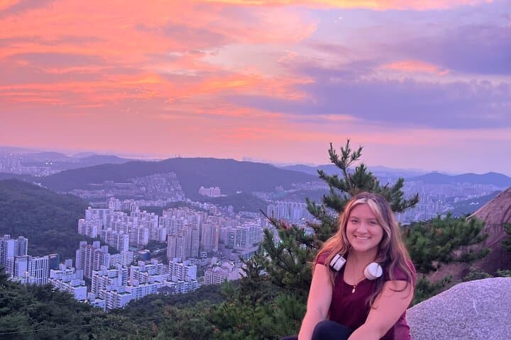 Inwangsan Sunset Hike: Lantern-Lit Ascent to Beombawi Night Views photo 5