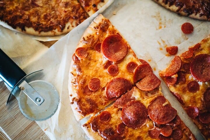 London Pizza & Beer Bus Experience: 90-Min Double-Decker Sightseeing with Pizza & Drinks photo 4