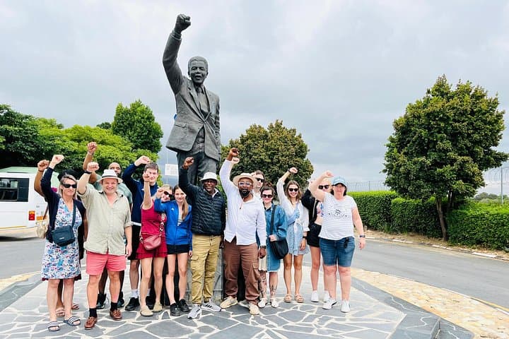 Private Cape Winelands Wine Tour from Cape Town — Stellenbosch & Franschhoek Tastings photo 2