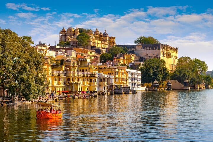 Private Udaipur Tour: City Palace, Lake Pichola & Royal Highlights photo 4