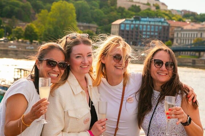 Sip and Sail Budapest: Unlimited Prosecco Evening Cruise on the Danube