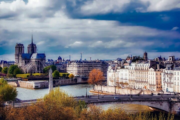 One Day in Paris from Le Havre: Eiffel Tower, Seine Cruise & Champs-Élysées photo 3