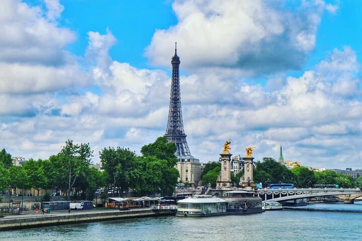 One Day in Paris from Le Havre: Eiffel Tower, Seine Cruise & Champs-Élysées photo 5
