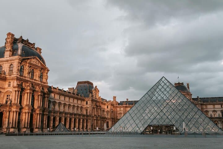 One Day in Paris from Le Havre: Eiffel Tower, Seine Cruise & Champs-Élysées photo 6