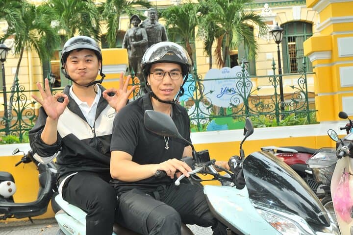 Explore Ho Chi Minh’s Guinness-Record Temple: Rooftop Views & Silk-Road Streets photo 4