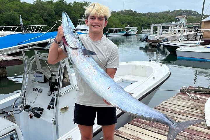 Half-Day Fishing Adventure off Roatán: Deep-Sea Tuna, Mahi & Barracuda