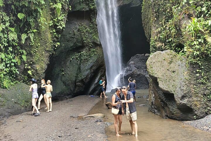 ubud-waterfalls-tour-kanto-lampo-tibumana-tukad-cepung-goa-raja photo 4