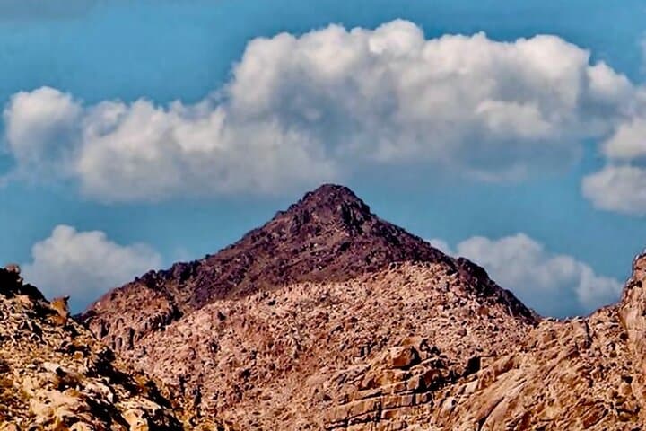 Exploring Elijah’s Cave and the Sinai Altar: A Guided Hike Near Tabuk
