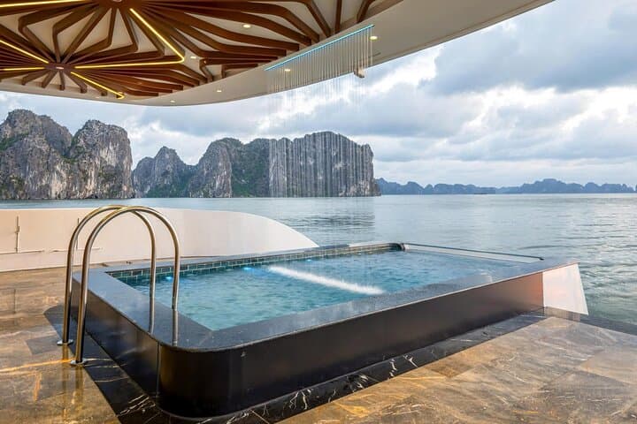 Leona Luxury Day Cruise in Ha Long Bay — Sung Sot, Titov & Kayaking photo 4