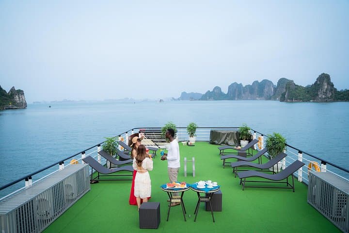 2-Day Halong Bay Explorer: Ba Ham Lake Kayaking, Tien Ong Cave & Overnight Cruise photo 4
