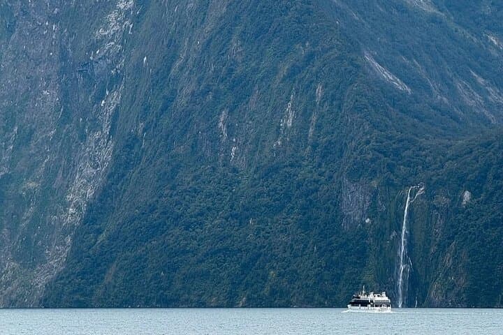 Milford Sound Private Day Trip from Queenstown via Te Anau photo 2