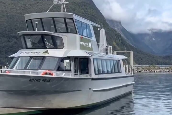Milford Sound Private Day Trip from Queenstown via Te Anau photo 4