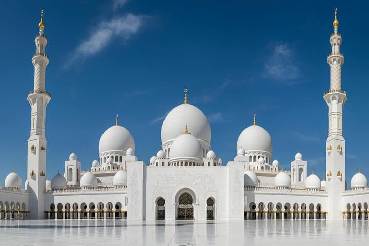 Abu Dhabi Day Tour from Dubai — Sheikh Zayed, Corniche & Heritage Stops