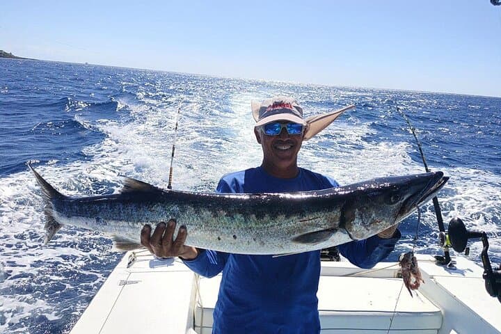 Half-Day Fishing Adventure off Roatán: Deep-Sea Tuna, Mahi & Barracuda photo 6